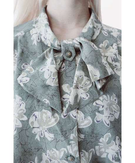 flower ribbon blouse