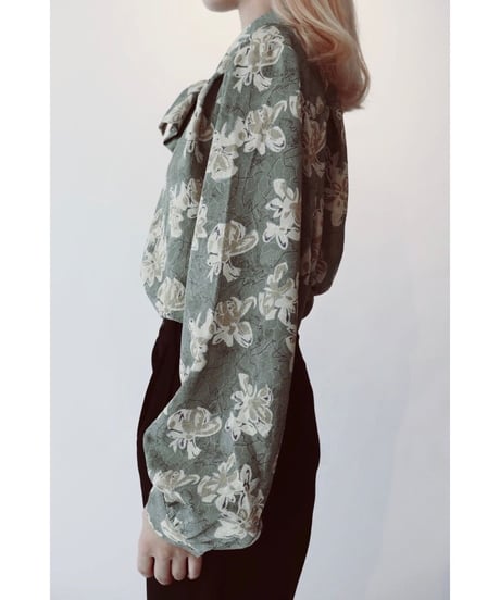 flower ribbon blouse