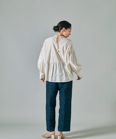 鳥の羽根JQ２タックパンツ　charcoal / green