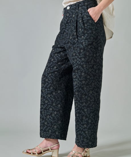 鳥の羽根JQ２タックパンツ　charcoal / green