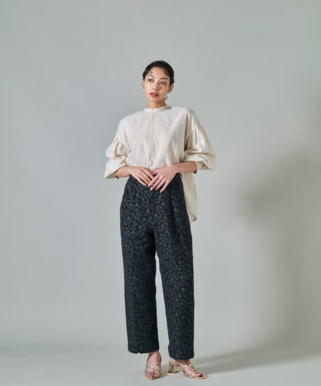 鳥の羽根JQ２タックパンツ　charcoal / green