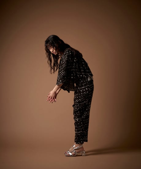 Kala cotton ギャザースリーブオールインワン プリント tree of life