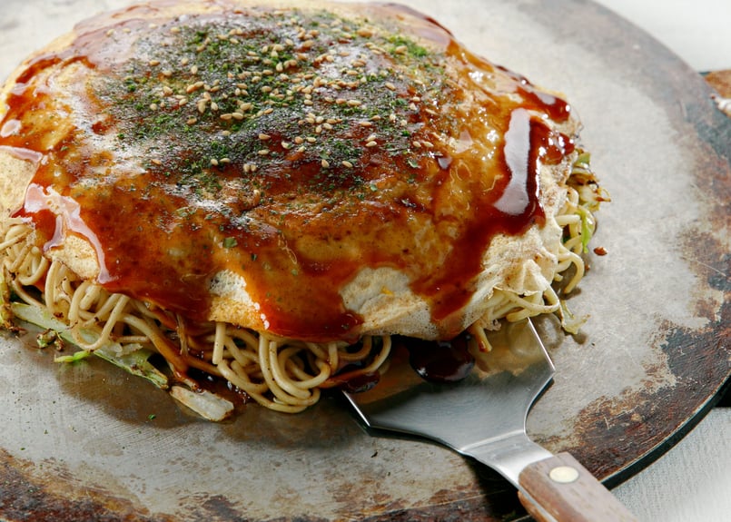 王道の広島のお好み焼き（そば 又は うどんのどちらかをお選びください