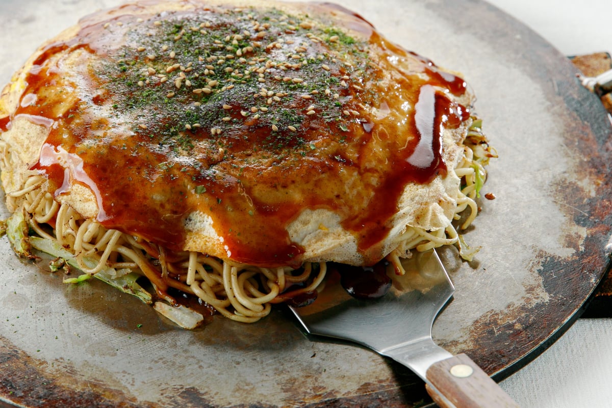 王道の広島のお好み焼き（そば 又は うどんのどちらかをお選びください