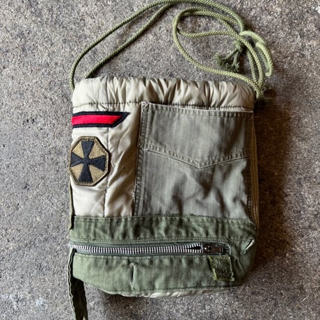 PULL A FACE DRWSTRING BAG (ART PEACE)