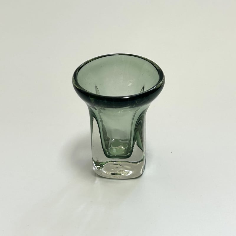 ガラス細工　ガラス工芸品 ガラス工房清天 四角おちょこ 緑 | 81okinawa's STORE