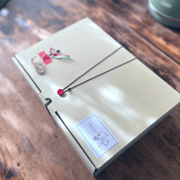 Vee Gift Set