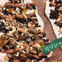 一個だけでは発注できません。「キリンのおやつ（ハーフサイズ）」（”注目”がついているパンから5個以上お選びください）