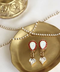 アシンメトリーハートのビジューイヤリング・ピアス