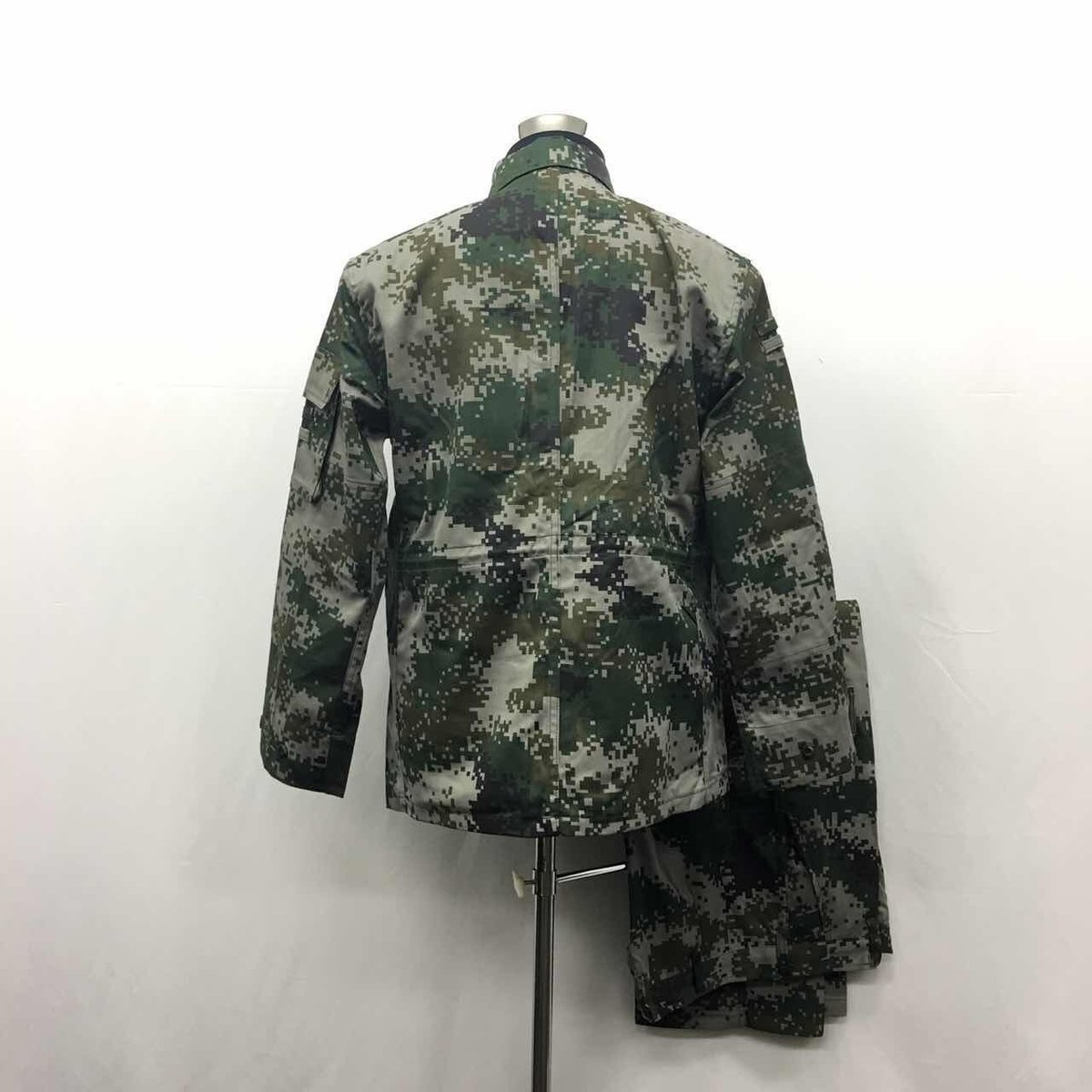 迷彩服セット 長袖シャツとパンツ 中華180/104-105 林地迷彩 迷彩服セット 長袖シャツとパンツ 中華180/104-105 林地迷彩