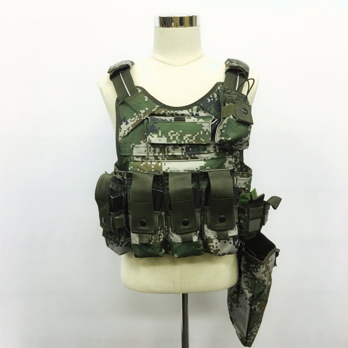 定番のお歳暮 希少!未使用 テーラーメイド カモフラージュ 合繊素材 取っ手付 テーラーメイド