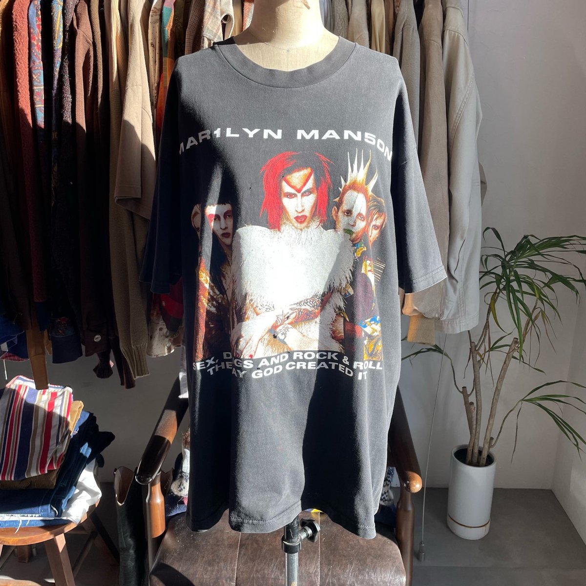 1999 MARILYN MANSON “ROCK IS DEAD” T-shirt XL | 1999 MARILYN MANSON “ROCK IS DEAD” T-shirt XL |