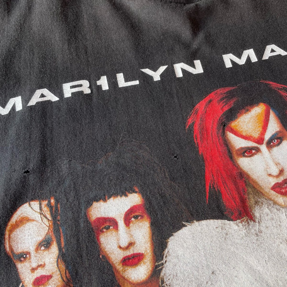 1999 MARILYN MANSON “ROCK IS DEAD” T-shirt XL | 1999 MARILYN MANSON “ROCK IS DEAD” T-shirt XL |