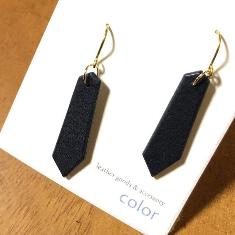 クリスタルモチーフ レザーピアス ◇ ネイビー ◇ イヤリング可 | 革 