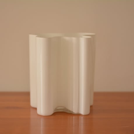White Glass Savoy Large Vase / Alvar Aalto Iittala Finland