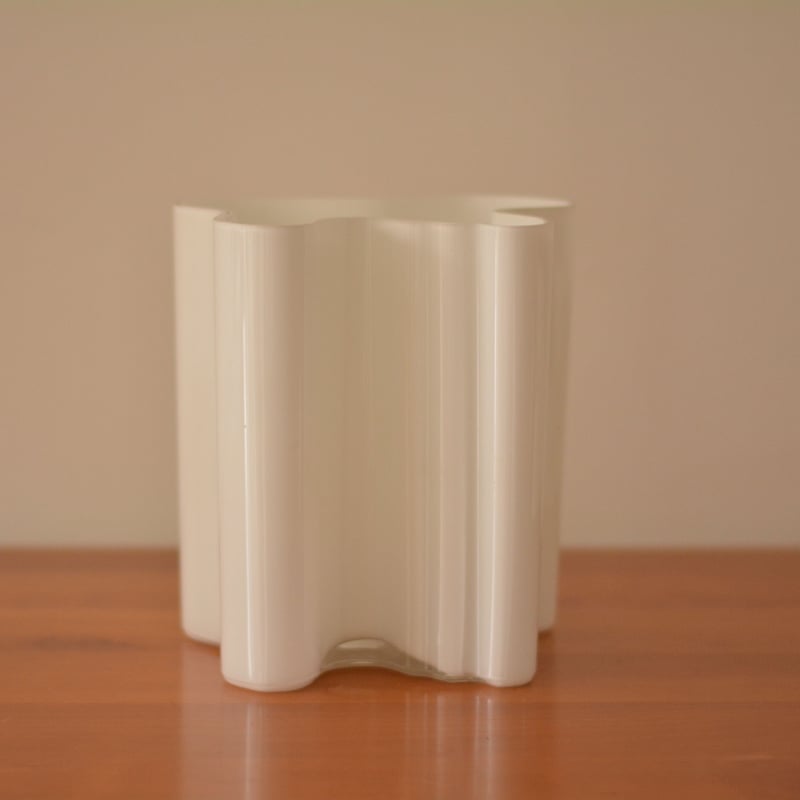 White Glass Savoy Large Vase / Alvar Aalto Iitt