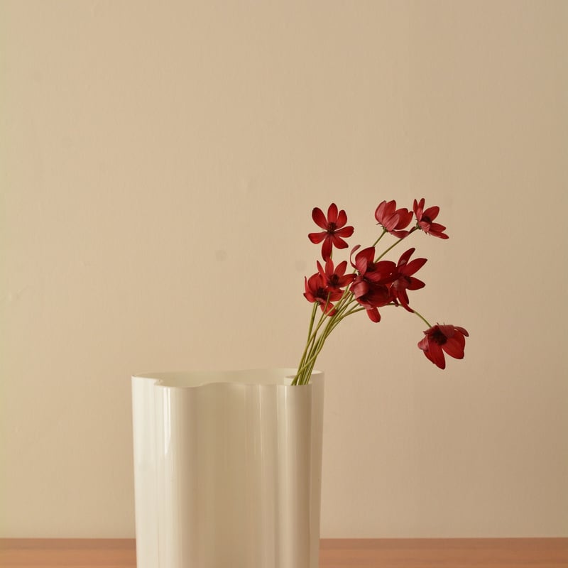 White Glass Savoy Large Vase / Alvar Aalto Iitt