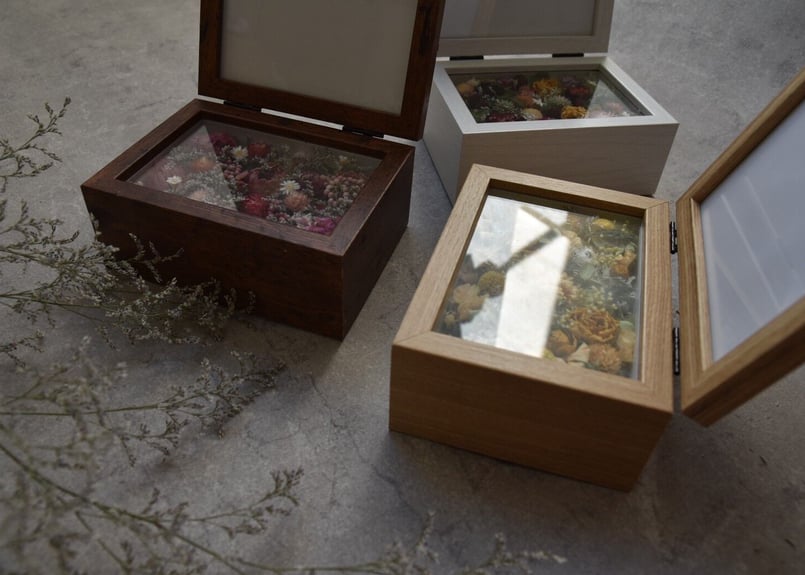 木製フォトフレーム　フラワーアレンジ　フラワーボックス 自然素材のフラワーアレンジ 北欧風木製ボックスフレーム ニュアンス