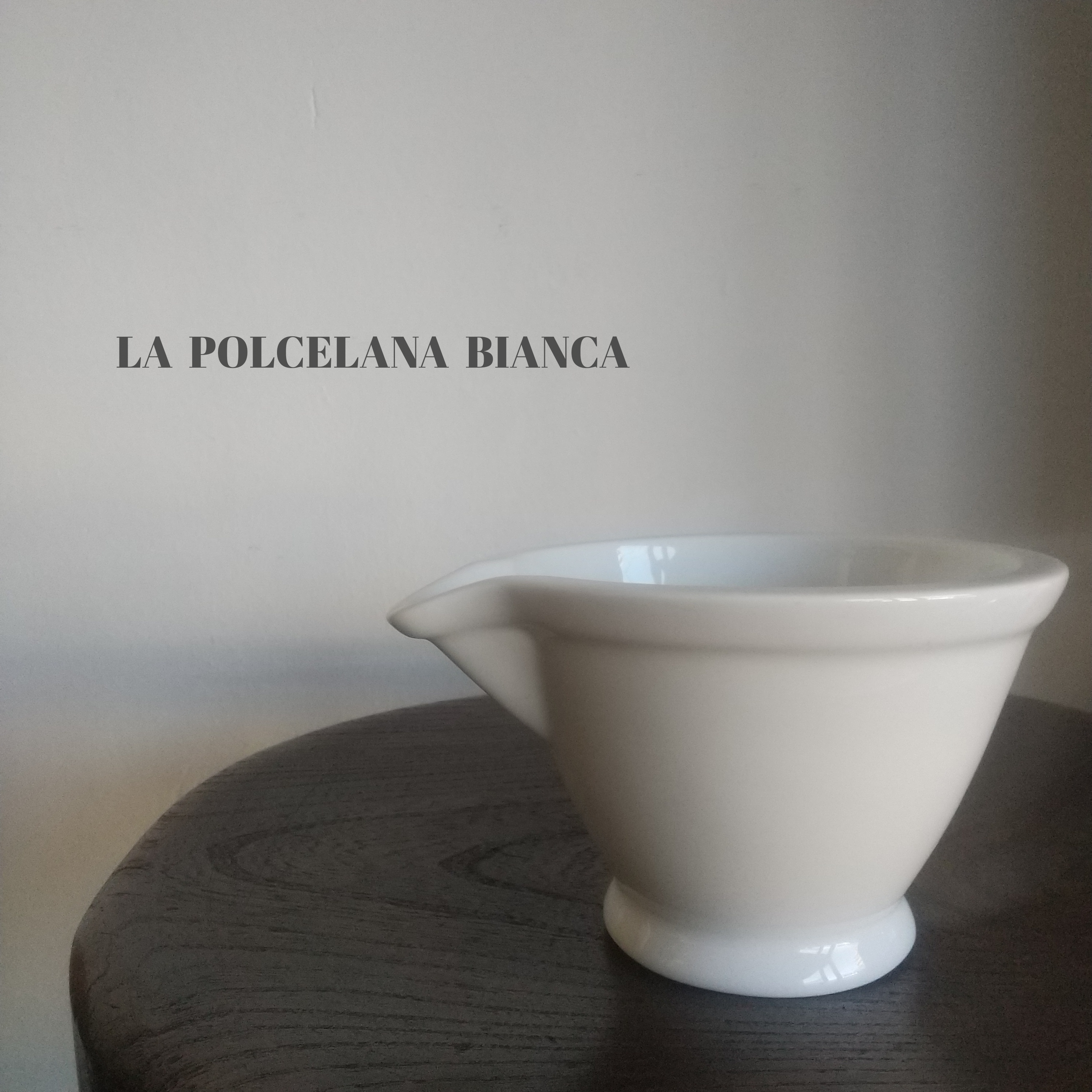 新品、未使用　イタリア　ラ・ポルチェラーナ・ビアンカ　プレート　2枚　(全6枚) イタリア LA PORCELLANA BIANCA ラ ポルチェラーナ ビアンカ 白片口ボウ
