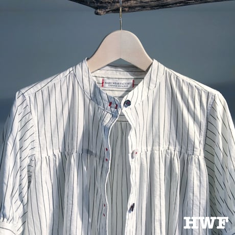 cotton × hempピンストライプギャザー5分袖シャツ (white × khaki)