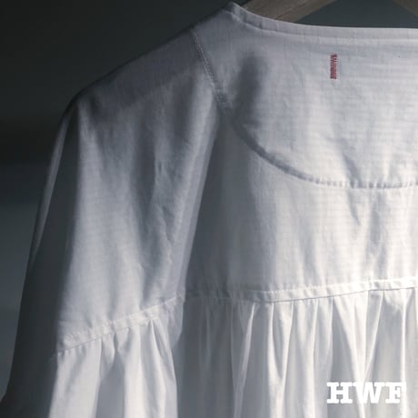cottonヘリンボーンタイプライタークロスギャザースリーブプルオーバー (white)