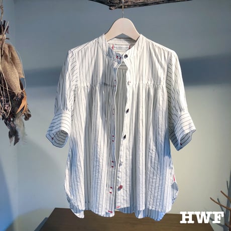 cotton × hempピンストライプギャザー5分袖シャツ (white × khaki)