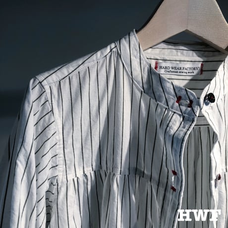 cotton × hempピンストライプギャザー5分袖シャツ (white × khaki)