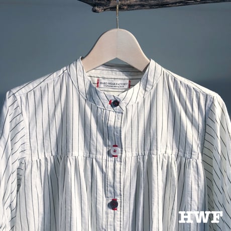 cotton × hempピンストライプギャザー5分袖シャツ (white × khaki)