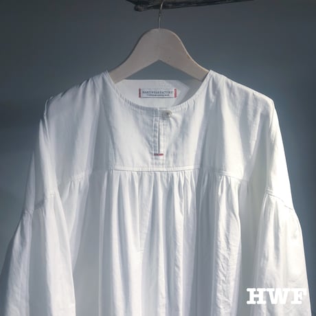cottonヘリンボーンタイプライタークロスギャザースリーブプルオーバー (white)