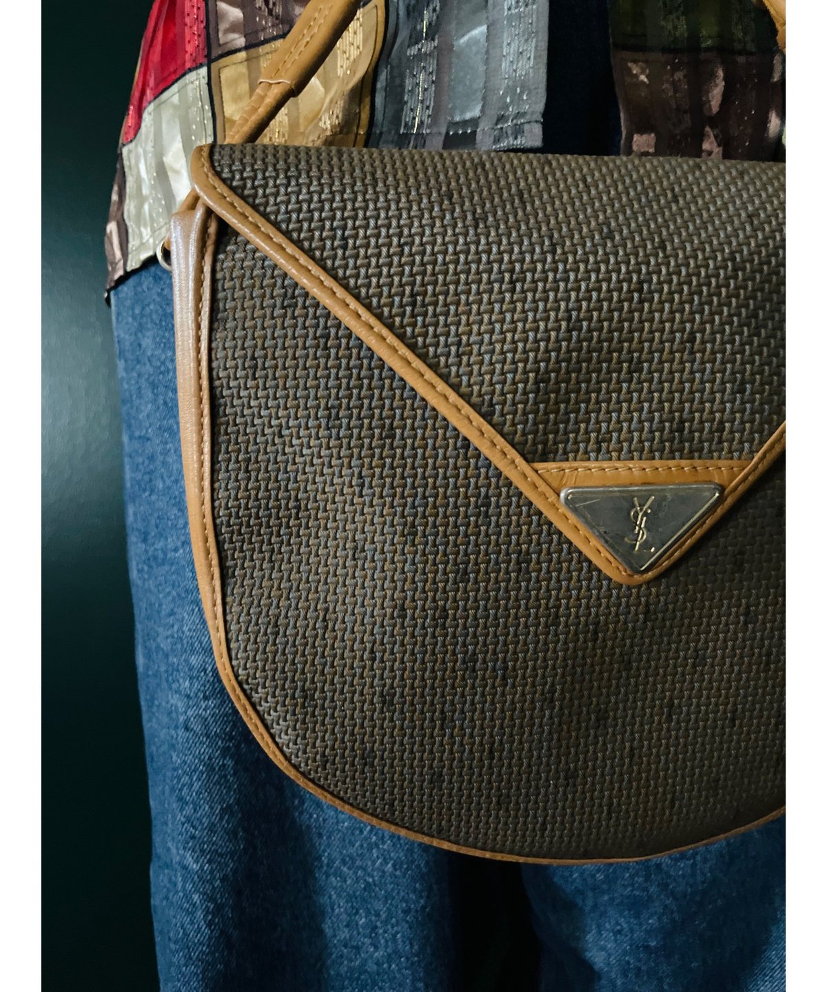 イヴサンローラン YSL ヴィンテージ ショルダーバッグ 三角ロゴプレート 希少 イヴサンローラン YSL ヴィンテージ ショルダーバッグ 三角ロゴ