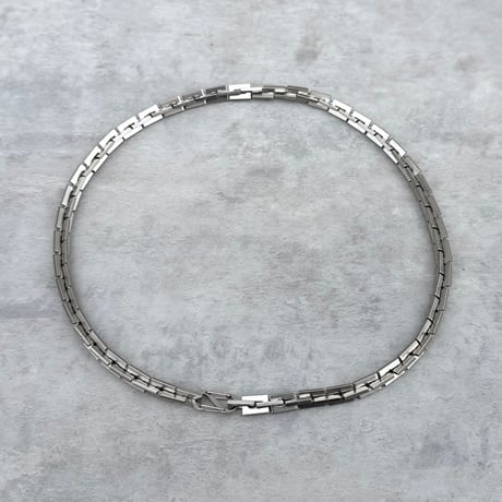 RAZOR CHOKER