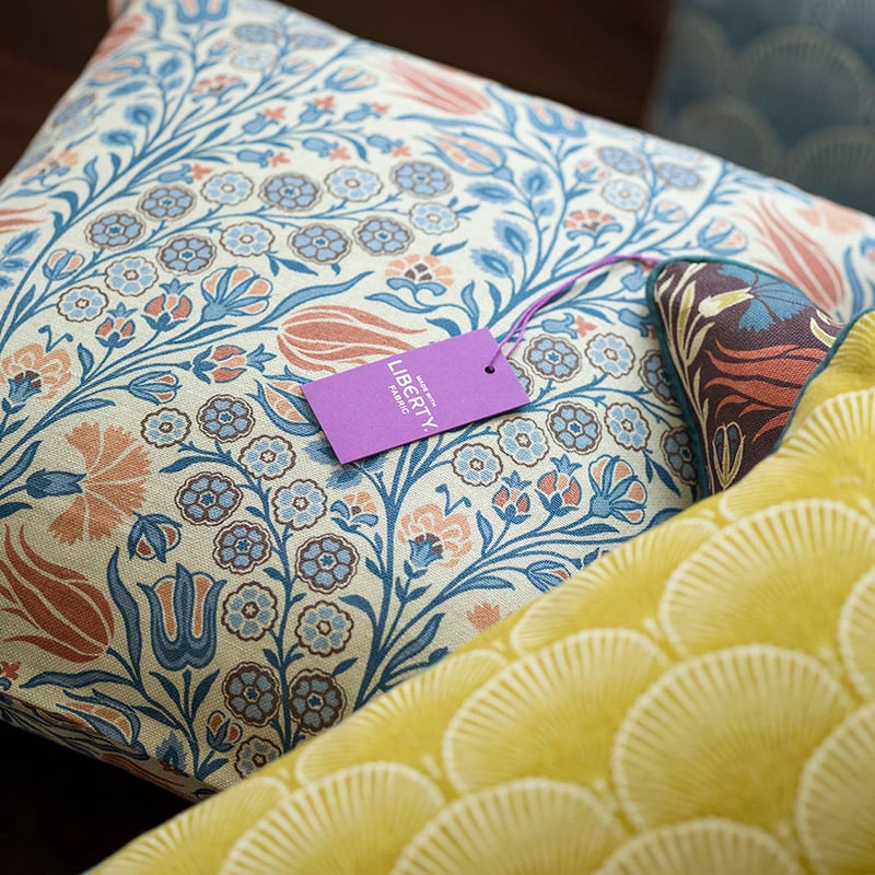 LIBERTY ファブリック オリジナルクッション 45×45サイズ【数量限定