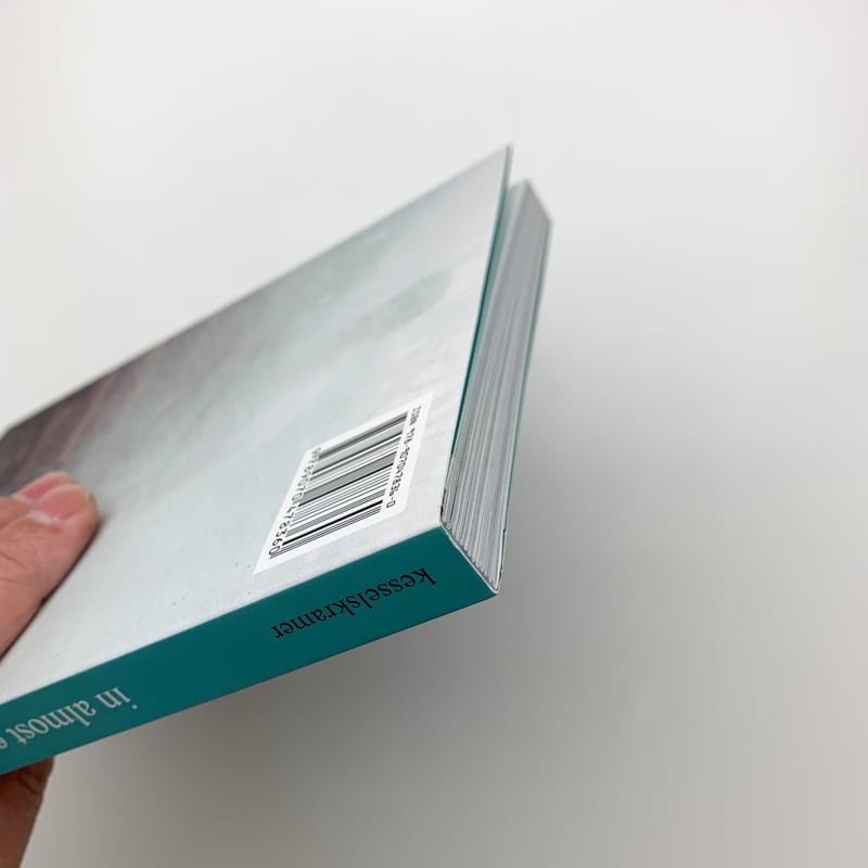 in almost every picture.｜Erik Kesseles | 玄玄書林