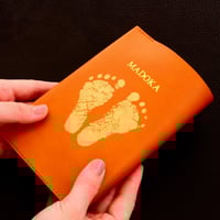 足型・名前・出生情報入り　本革母子手帳ケース　マタニティギフト