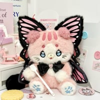【現品販売】幻想工坊「猫丸の幻想島｜MioKoo Mirage Lab」蝶の猫、MILI(ミリ)  Mサイズ 26cm ぬいぐるみ