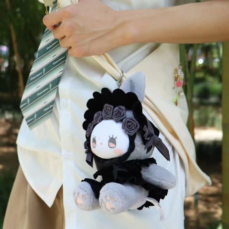 【現品販売】MJ STUDIO EMMA (エマ) 「秘境の森のお茶会 ぬいぐるみ吊り飾り：イチゴ(赤)/ブラックベルベット(黒)」<全2種類、選び可能>