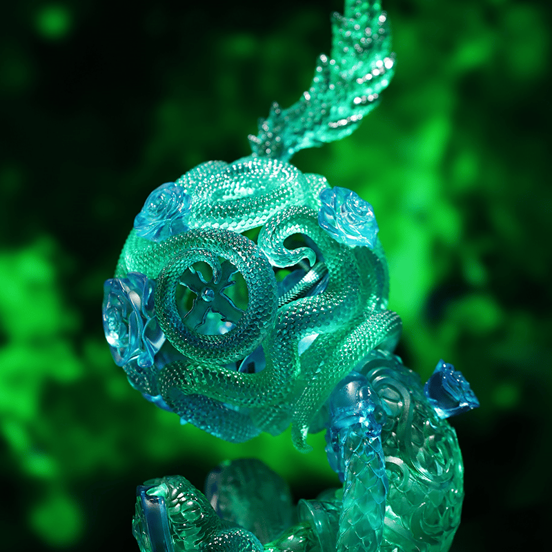 翡翠の装飾壺（動物彫刻付き） 翡翠の装飾壺（動物彫刻付き）