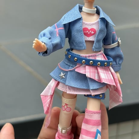 【予約販売：2025年3月中 お届け予定】<期間限定商品>自由主張スタジオ「WELCOME GIRLS：デジタルペットの仮想世界」ドール用の服：色違い暴れ子犬Ver.<8点セット>