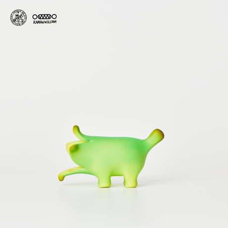 【予約販売：12月中 お届け予定】OFFART X Kamanwillam「ミニバナナ犬：青緑(熱感知変色)」【コレクションフィギュア】