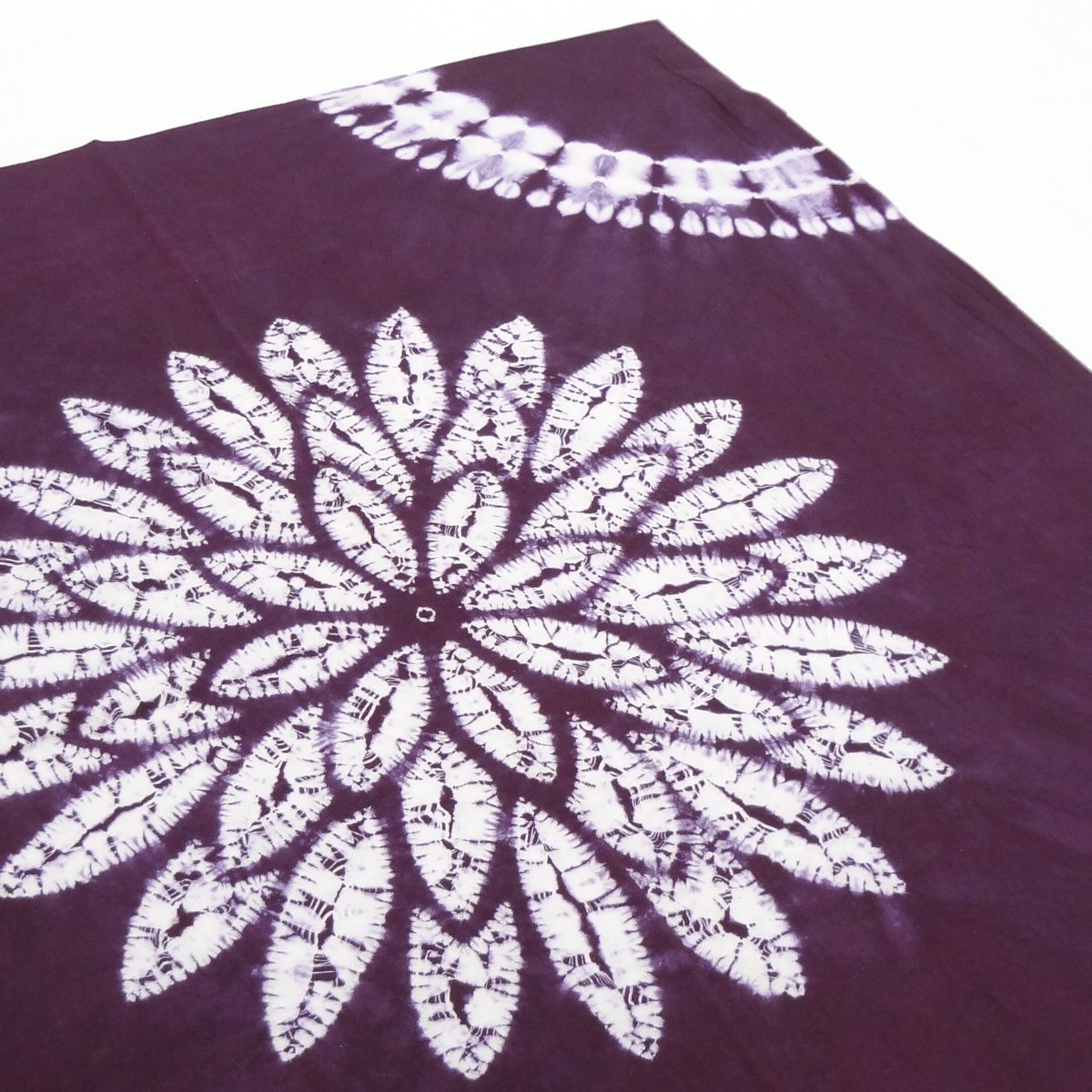 紫色の花柄刺繍座布団 紫色の花柄刺繍座布団 楽天市場】一目惚れデザインの刺繍