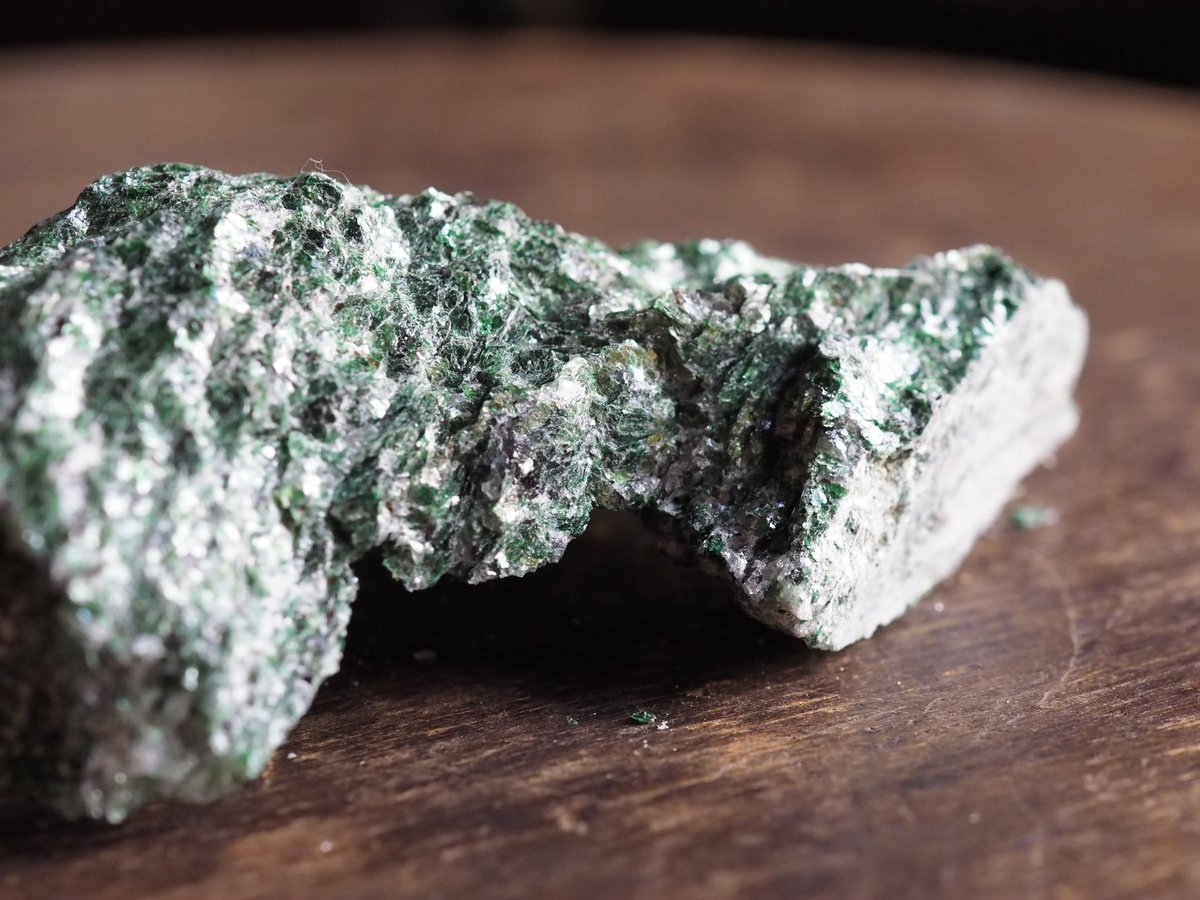 原石 クロム雲母 | 星空旅行代理店