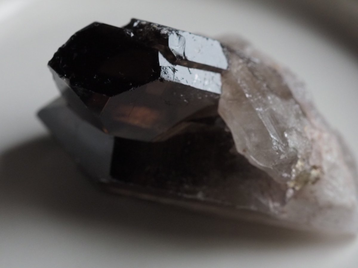 原石 スモーキークォーツ（煙水晶）/ モリオン（黒水晶） A | 星空旅行