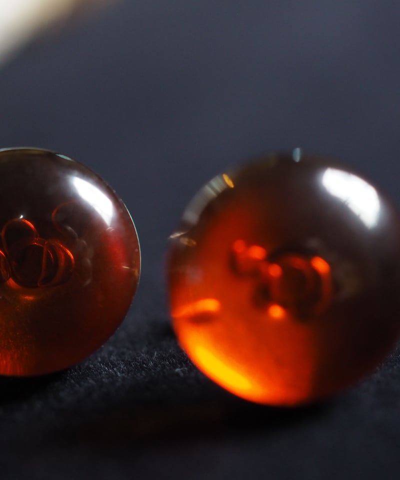 天球 バルティックアンバー（ピアス） | 星空旅行代理店