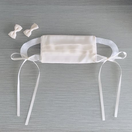 マスクカバー　やさしいベージュ　マスクにつけるリボン付き
