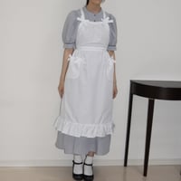 リボンとフリルがかわいいエプロン