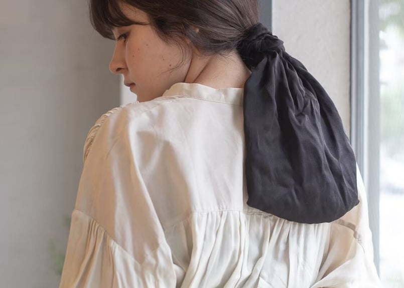 tsumugu ツムグ　美髪シュシュ　シルク　ブラック 美髪シュシュpremium ブラック | tsumugu STORE