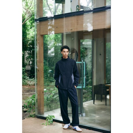 COMFORTABLE REASON / STAND ZIP STRETCH JACKET / BLACK