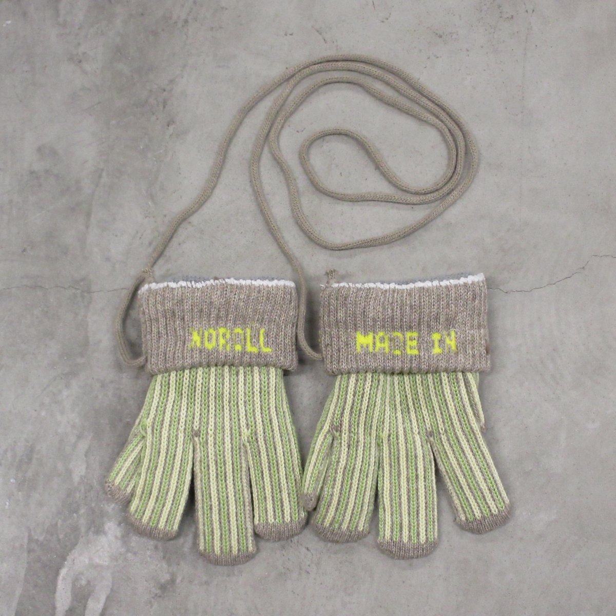 NOROLL / UFF GLOVE | Sophomore