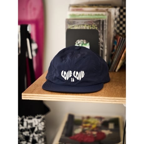 GARBAGE / SOFT BRIM 6 PANEL CAP (LOVE) / NAVY (WHITE EMB)