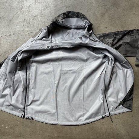 ZEPTEPI & Co. / RAIN JACKET / RAINDROPS / GRAY